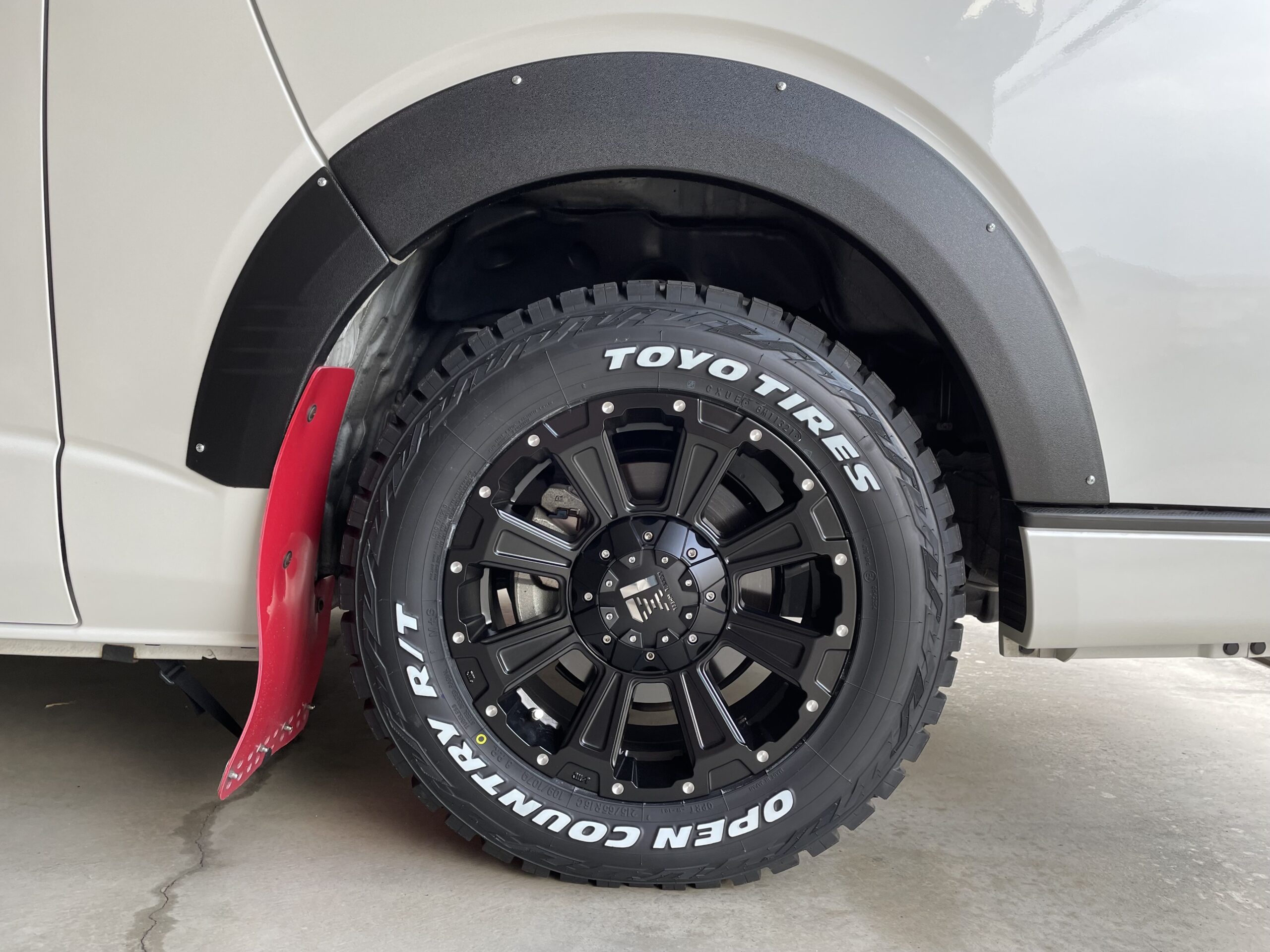 割引特販トーヨー オープンカントリー RT 215/65R16 ホワイトレター 200系ハイエース HIACE 16インチ DeathRock ラジアルタイヤ